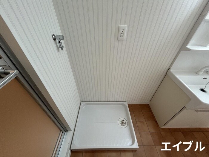 物件内観写真16　(洗濯機置場)