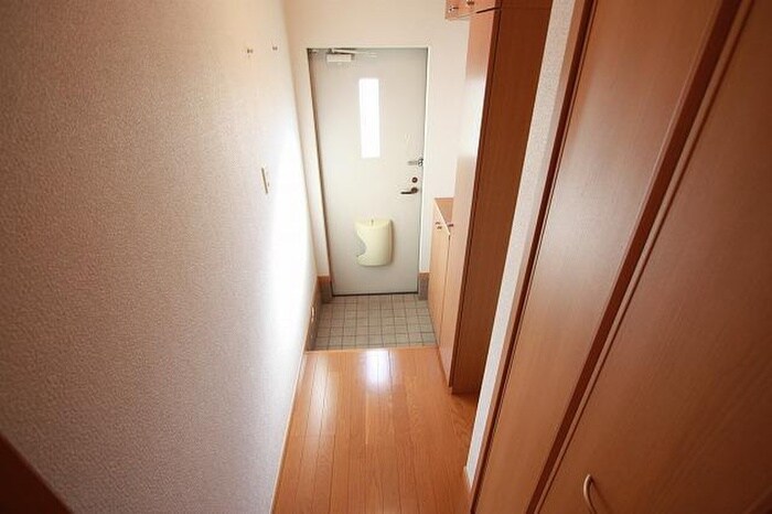 物件内観写真10　(玄関)