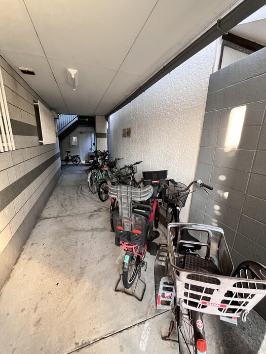 物件外観写真3　(駐輪場)