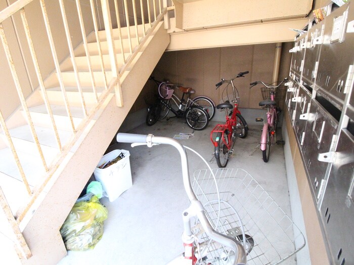 物件外観写真3　(駐輪場)