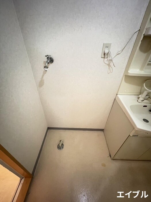 物件内観写真9　(洗濯機置場)