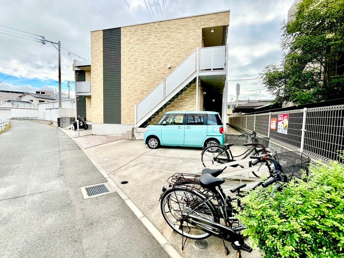 物件外観写真2　(駐輪場)