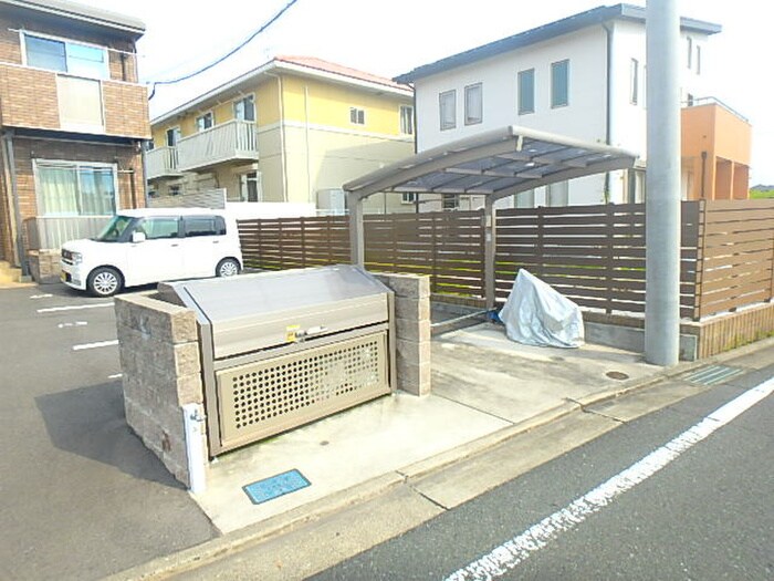 物件外観写真4　(駐輪場)