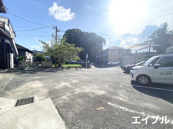 物件外観写真5　(駐車場)