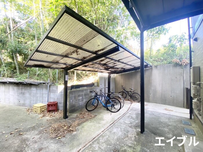 物件外観写真6　(駐輪場)