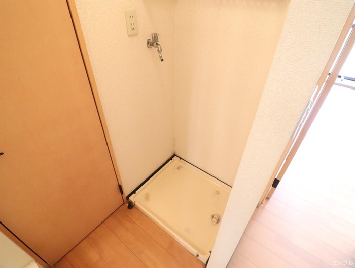 物件内観写真13　(洗濯機置場)