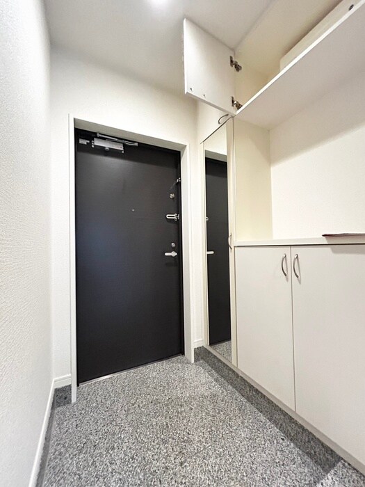 物件内観写真4　(玄関)