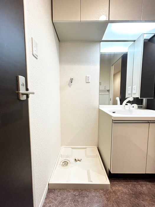 物件内観写真6　(洗濯機置場)