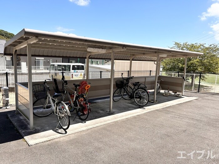 物件外観写真5　(駐輪場)
