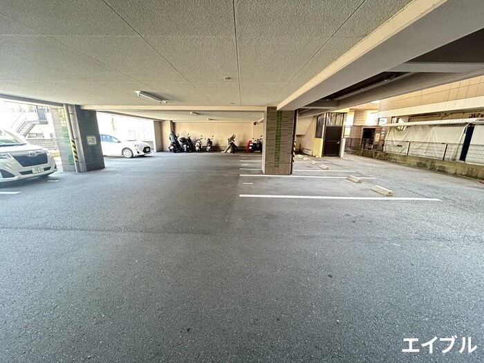 物件外観写真3　(駐車場)