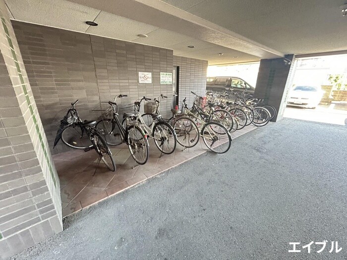 物件外観写真4　(駐輪場)