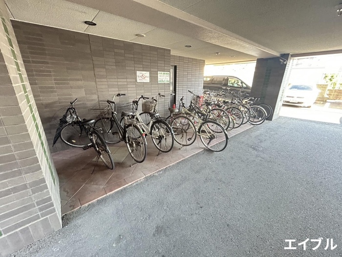 物件外観写真4　(駐輪場)