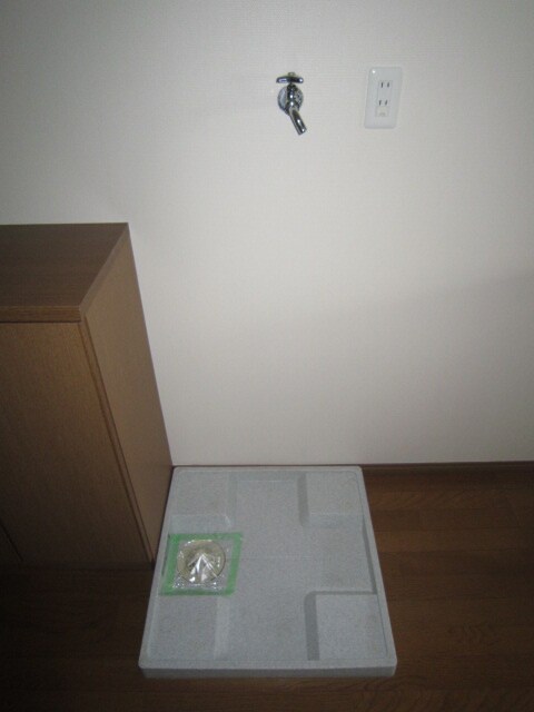 物件内観写真8　(洗濯機置場)