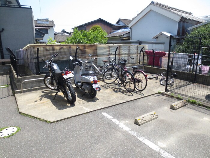 物件外観写真5　(駐輪場)