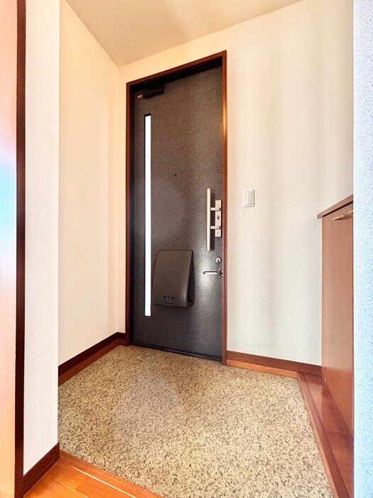 物件内観写真11　(玄関)