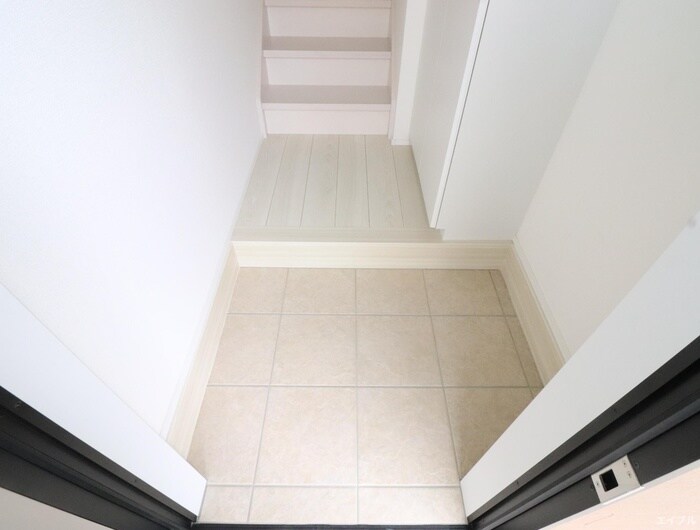 物件内観写真18　(玄関)