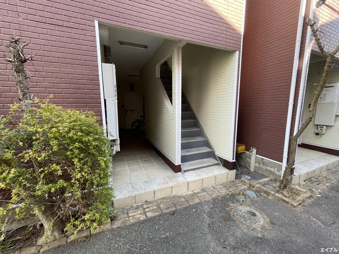 物件外観写真2　(エントランス部分)