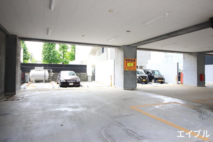 物件外観写真4　(駐車場)