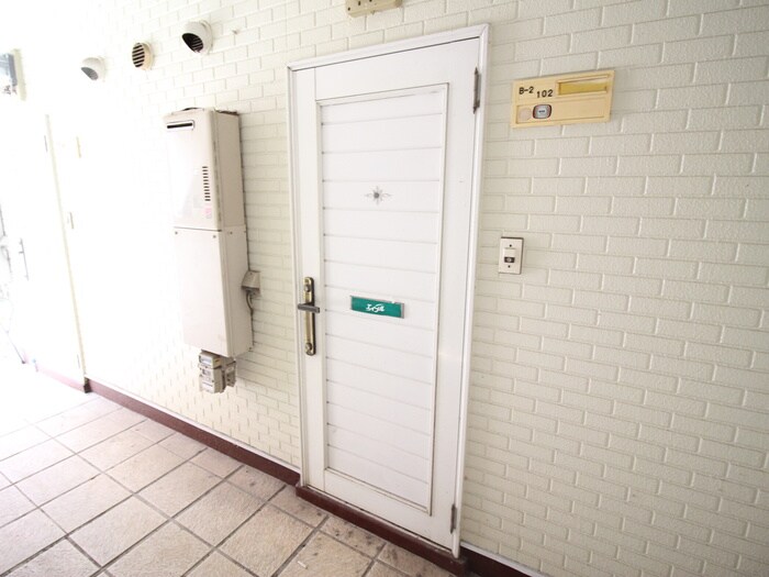 物件内観写真8　(玄関)