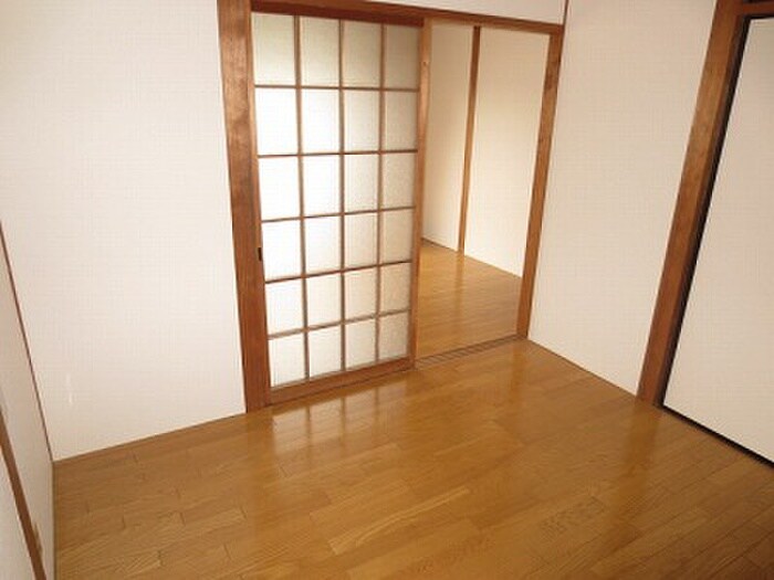 物件内観写真4　(居室)