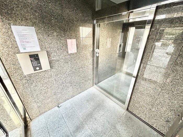 物件外観写真3　(エントランス部分)