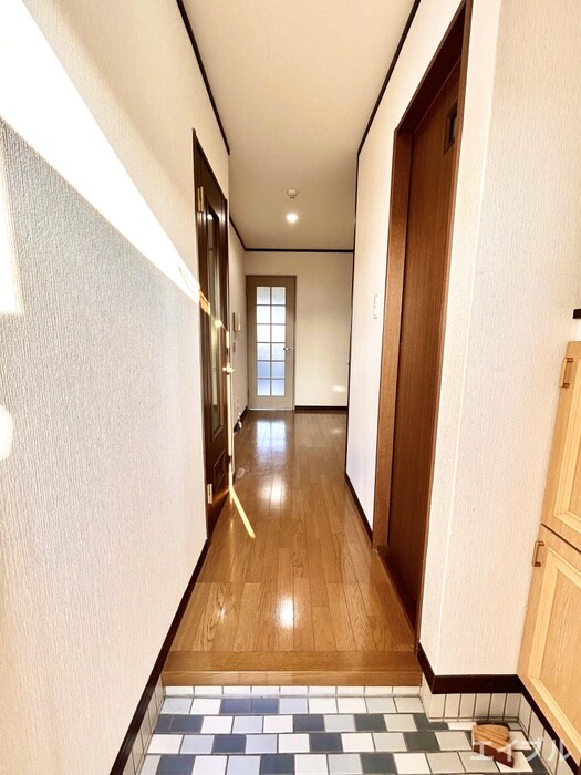 物件内観写真14　(玄関)