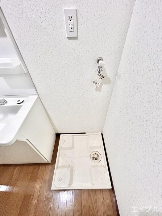 物件内観写真18　(洗濯機置場)