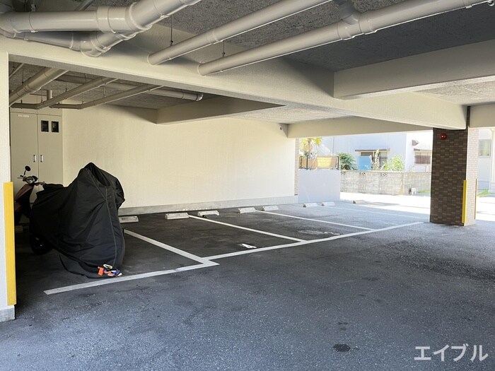 物件外観写真3　(駐車場)