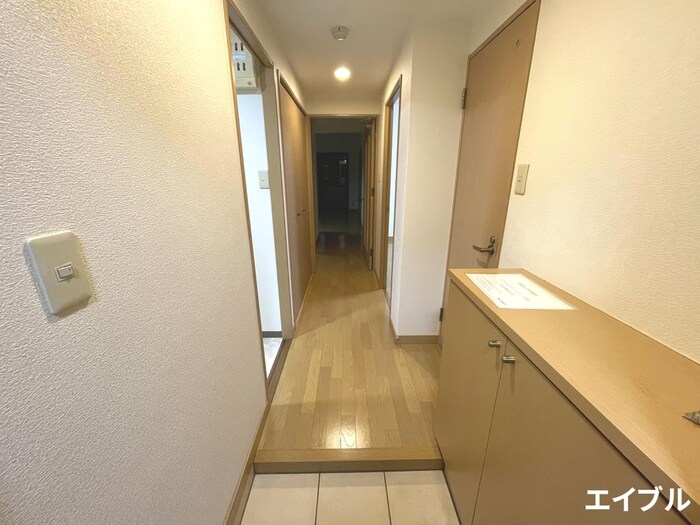 物件内観写真12　(玄関)