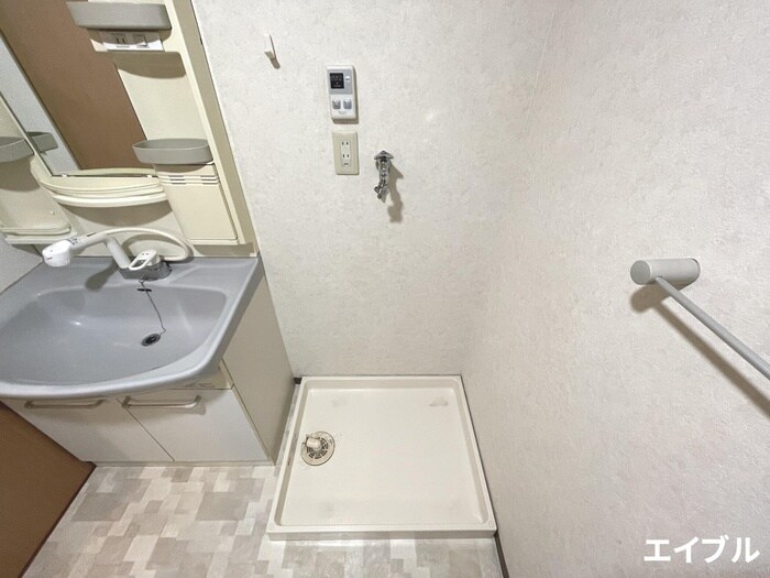 物件内観写真15　(洗濯機置場)