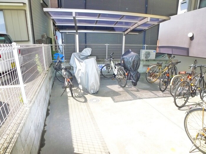 物件外観写真5　(駐輪場)