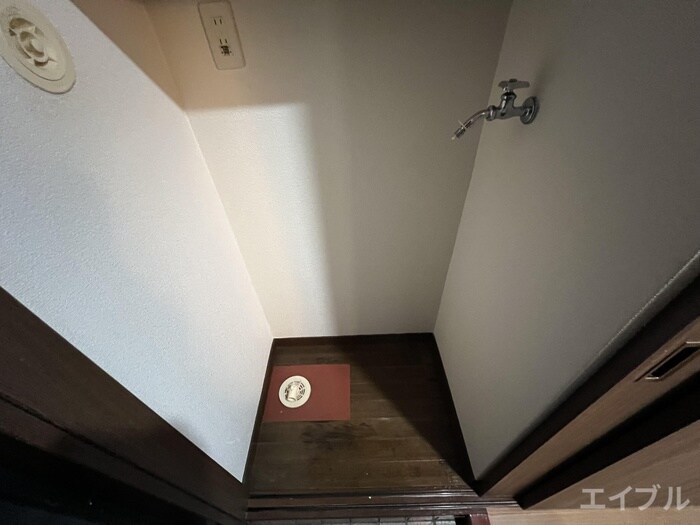 物件内観写真14　(洗濯機置場)