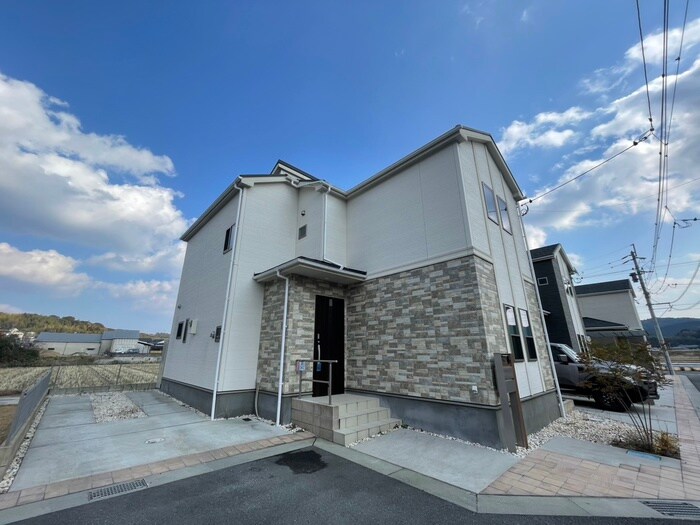 物件外観写真3　(駐車場)