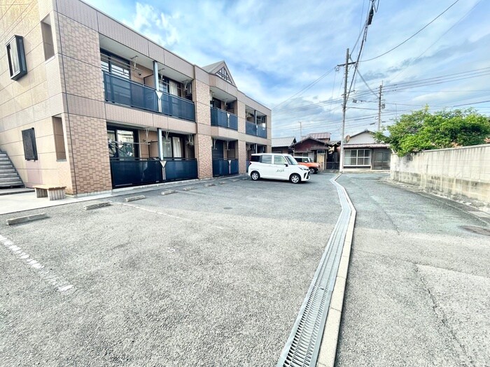 物件外観写真2　(駐車場)