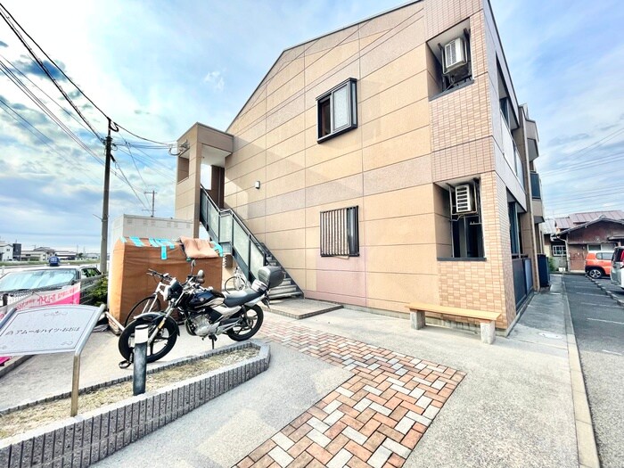 物件外観写真3　(エントランス部分)