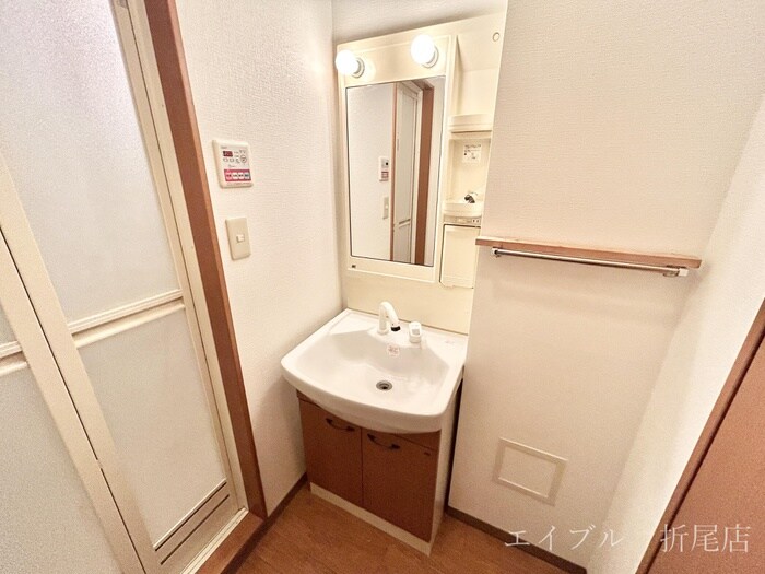 物件内観写真8　(洗面)