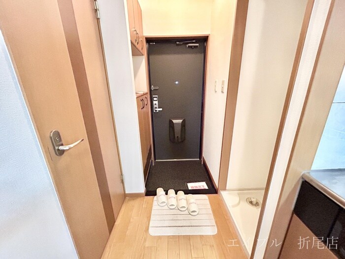 物件内観写真11　(玄関)