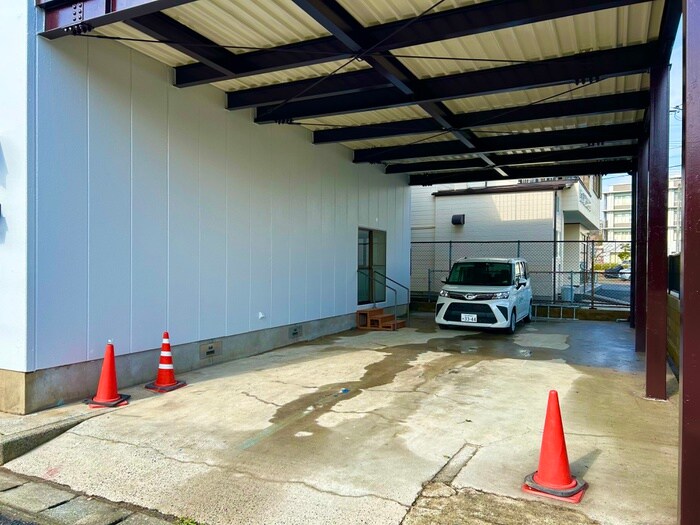 物件外観写真2　(駐車場)
