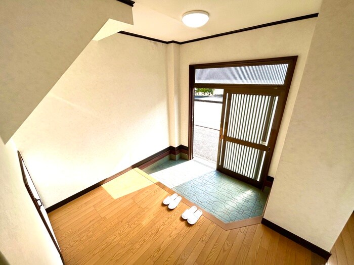 物件内観写真11　(玄関)