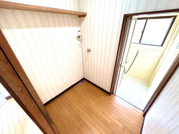 物件内観写真16　(洗濯機置場)