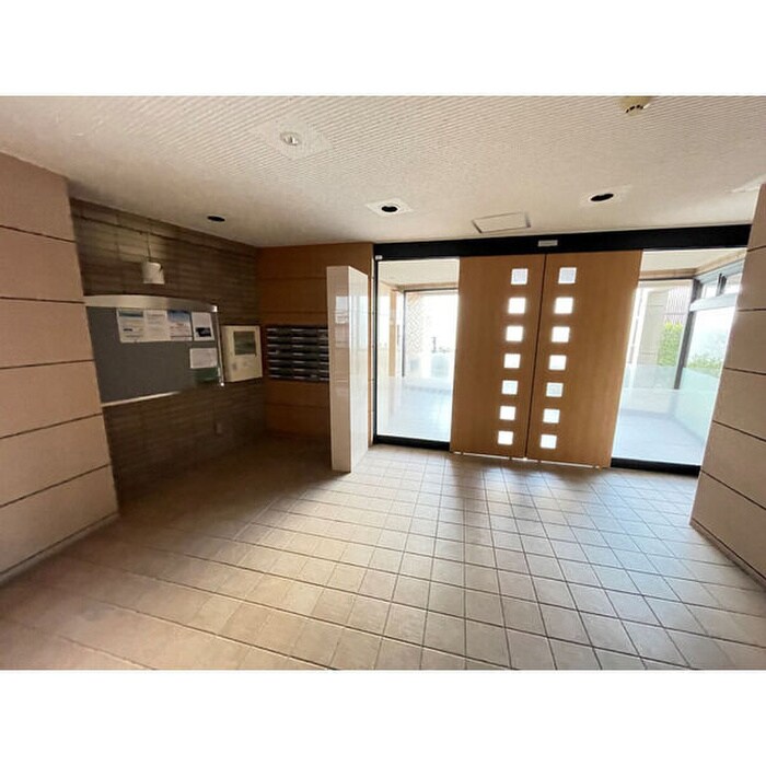 物件外観写真5　(エントランス部分)