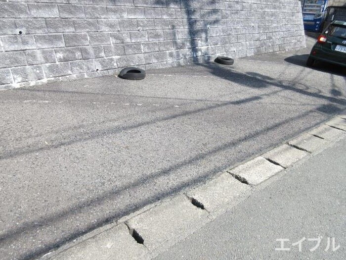 物件外観写真3　(駐車場)
