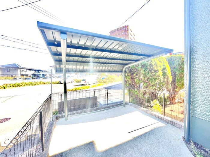 物件外観写真3　(駐輪場)