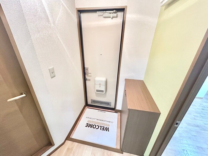 物件内観写真11　(玄関)