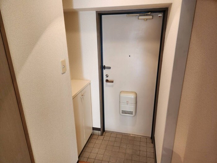 物件内観写真7　(玄関)