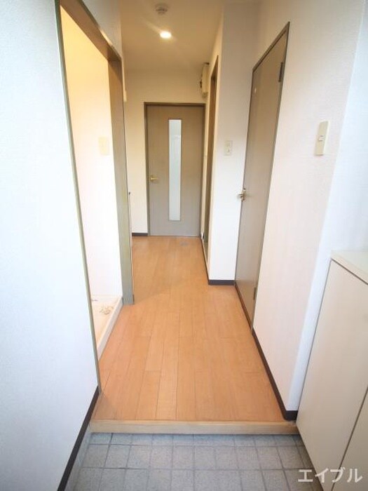 物件内観写真13　(玄関)