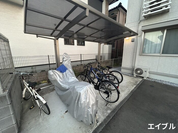 物件外観写真4　(駐輪場)