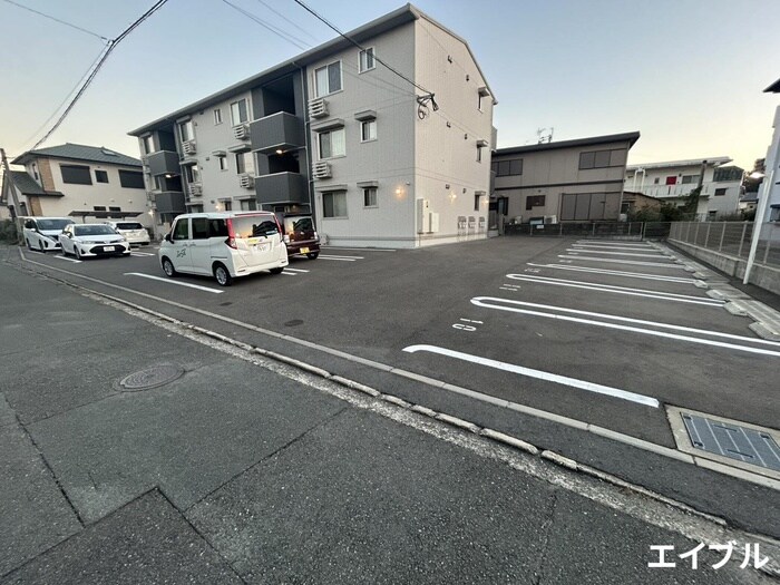 物件外観写真6　(駐車場)