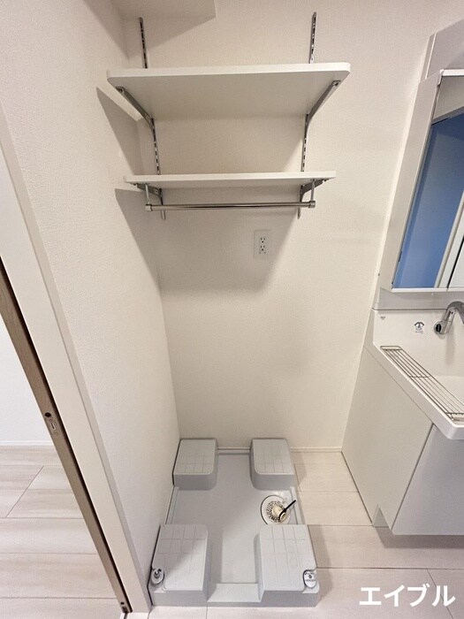 物件内観写真12　(洗濯機置場)