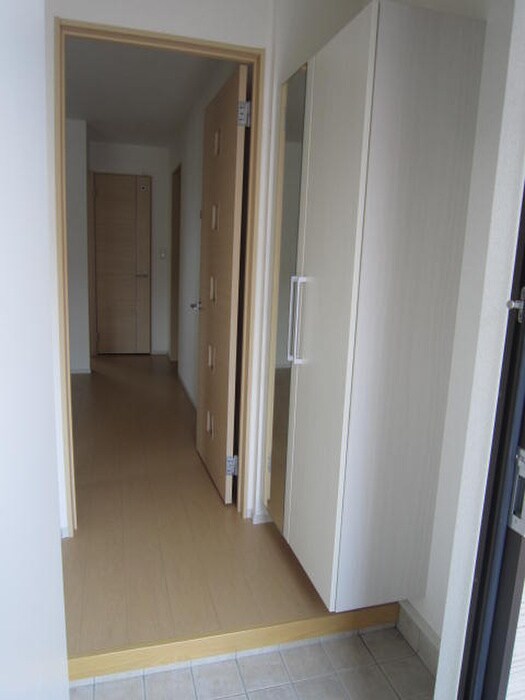 物件内観写真16　(玄関)